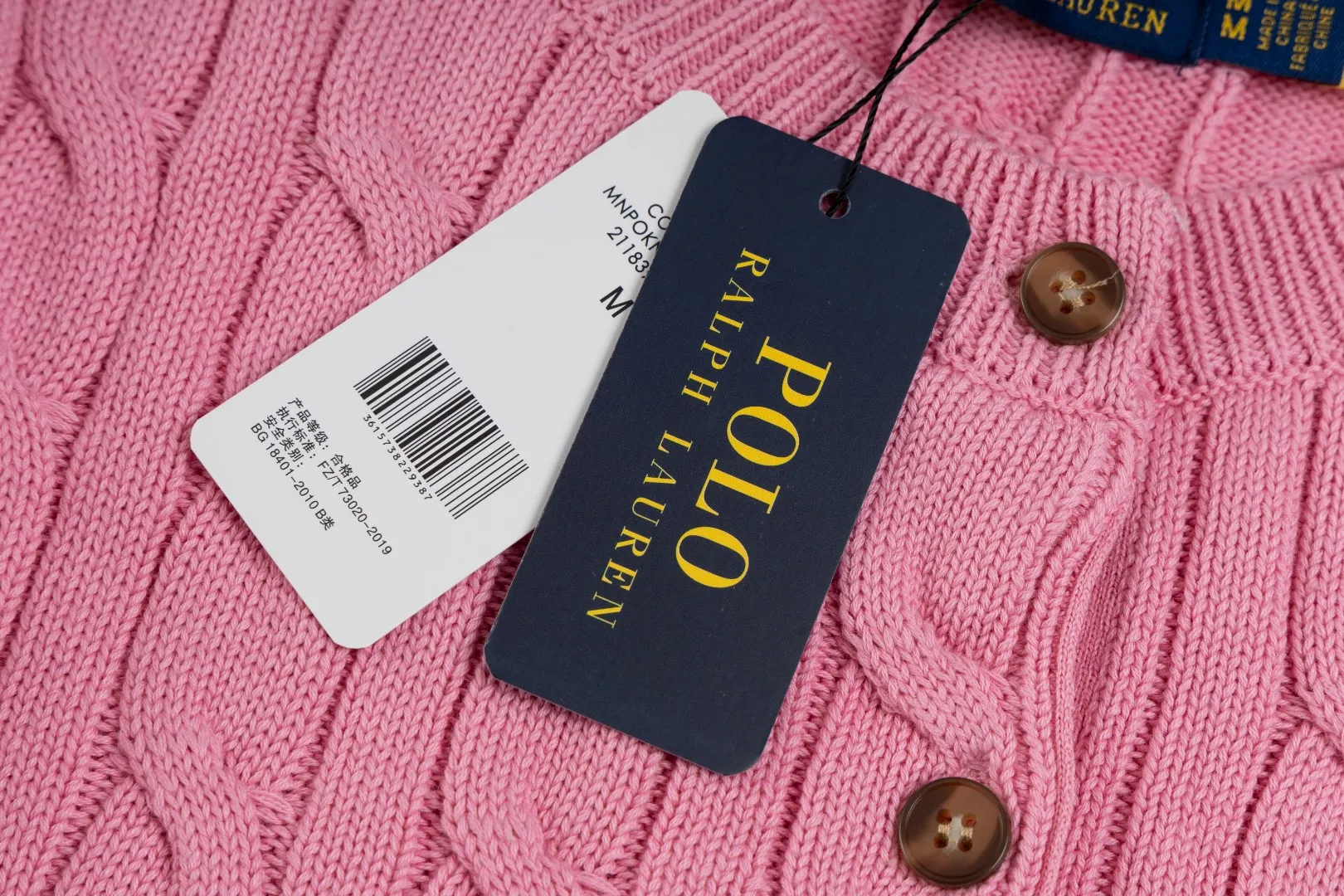 P230 #R93 RALPH LAUREN Ralph Lauren twelve colors classic small label embroidery logo seven-button knitted cable cardigan sweater women's top, high-density LOGO embroidery on the chest, original customization of tag accessories. Made of pure cotton yarn, pure cotton is skin-friendly and comfortable, small label war horse embroidered twist button cardigan sweater 🐎 high quality, follow the blogger to learn how to wear it! Let’s buy a Ralph Lauren cable sweater. It’s a super hard-to-find series after it became popular. It’s hard to find one on the official website. It’s simple and practical to wear, with a lazy and loose feel. The thickened fabric has more texture, feels soft and delicate, and has a loose fit. Whether worn alone or layered, you can wear different styles of fashion with just one piece!   Size: